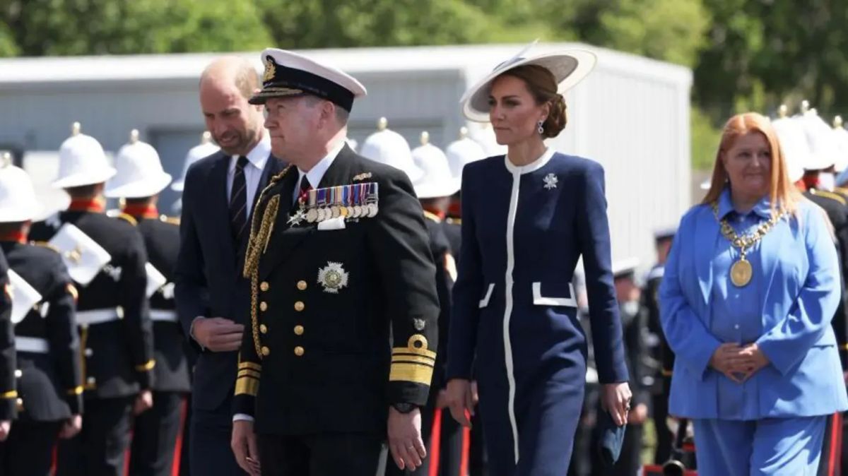Princess of Wales Christens HMS Glasgow in Historic Naval Ceremony