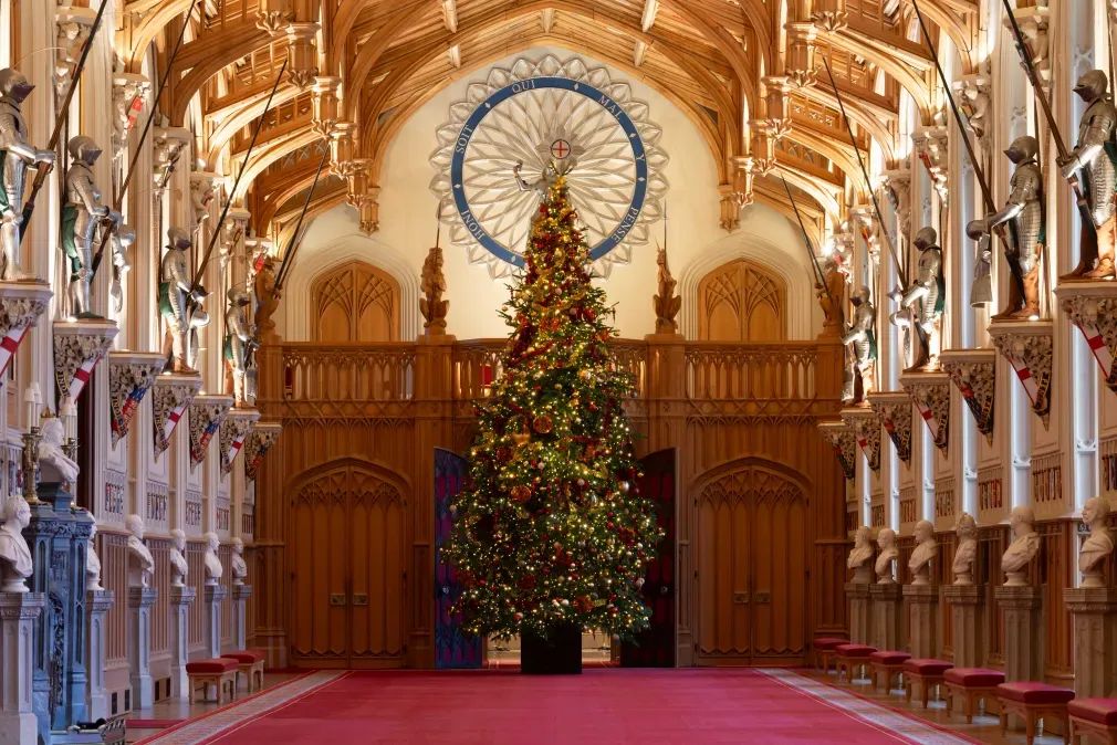 Experience a Royal Christmas: Festive Magic Awaits at Windsor Castle and Palace of Holyroodhouse