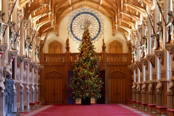 Experience a Royal Christmas: Festive Magic Awaits at Windsor Castle and Palace of Holyroodhouse