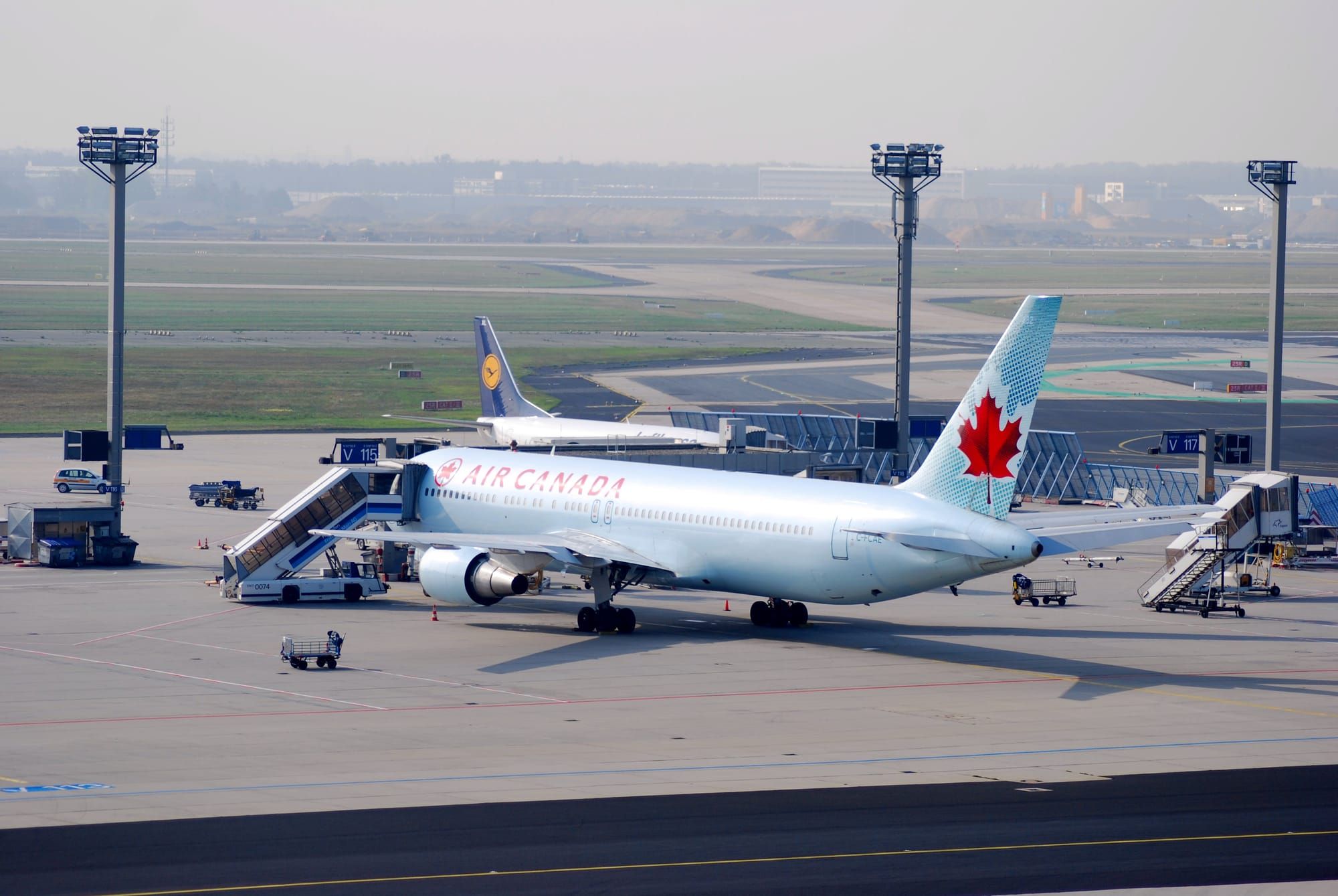 Air Canada Flight Attendants Overwhelmingly Reject Wage Proposal