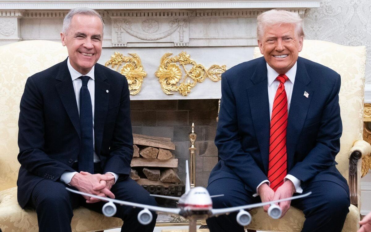 A photo of Mark Carney and Donald Trump smiling in the White House