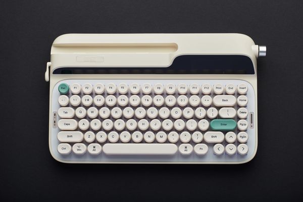 A Review Of The Epomaker Glyph Typewriter Mechanical Keyboard