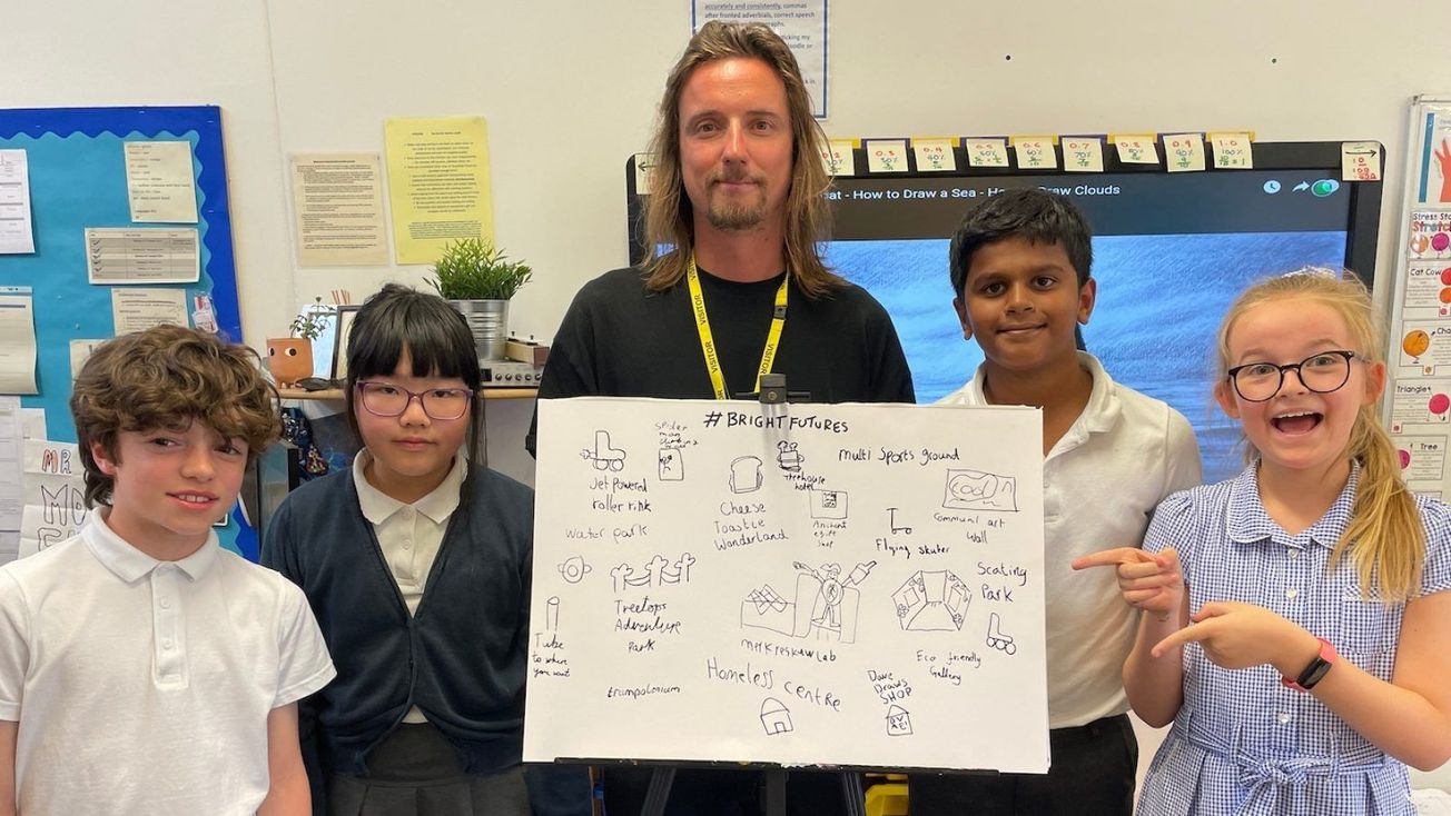 Artist works with local schoolchildren on “futuristic” Altrincham map to brighten up George Street