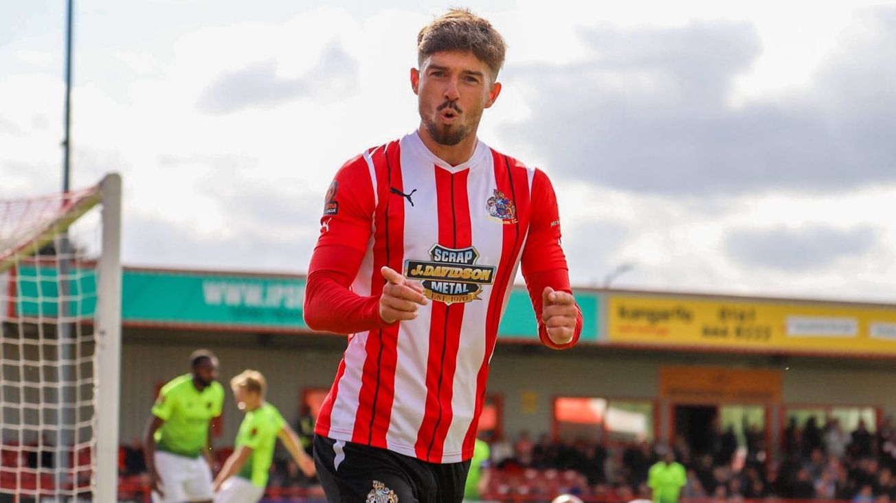 New year boost for Robins as in-form winger agrees to extend loan stay