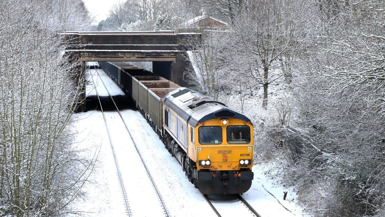 25 beautiful pictures of the snow in Altrincham, Timperley and Hale today