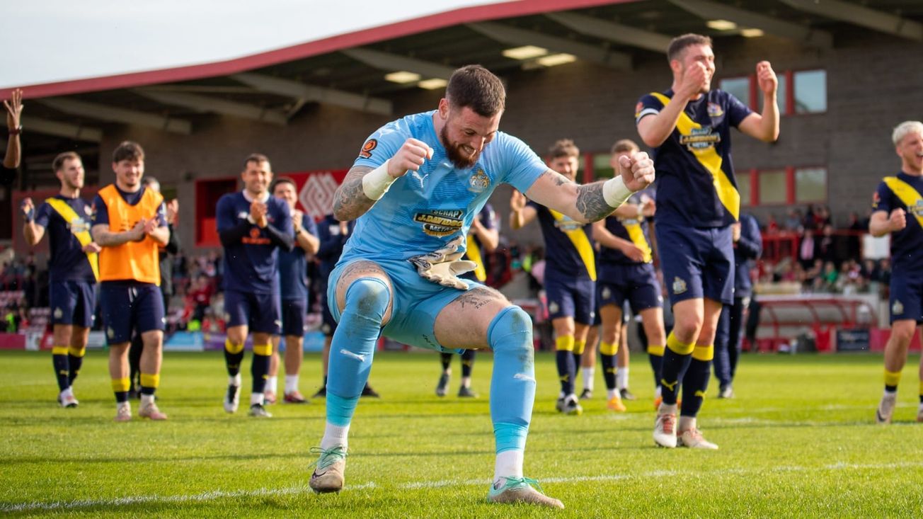 Robins wary of relegated Oxford as they target home play-off tie