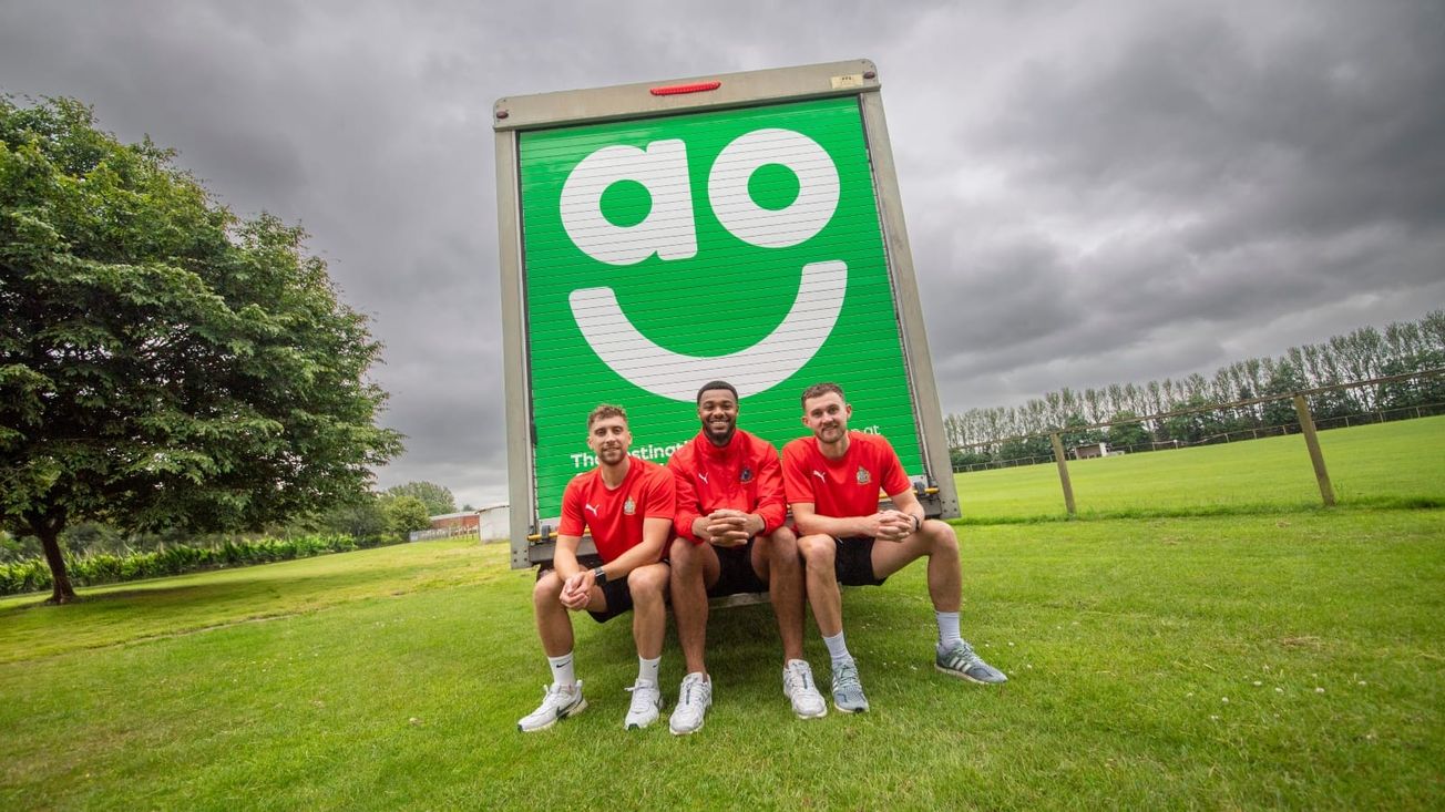 Altrincham FC clinch shirt sponsorship deal with online retailer AO