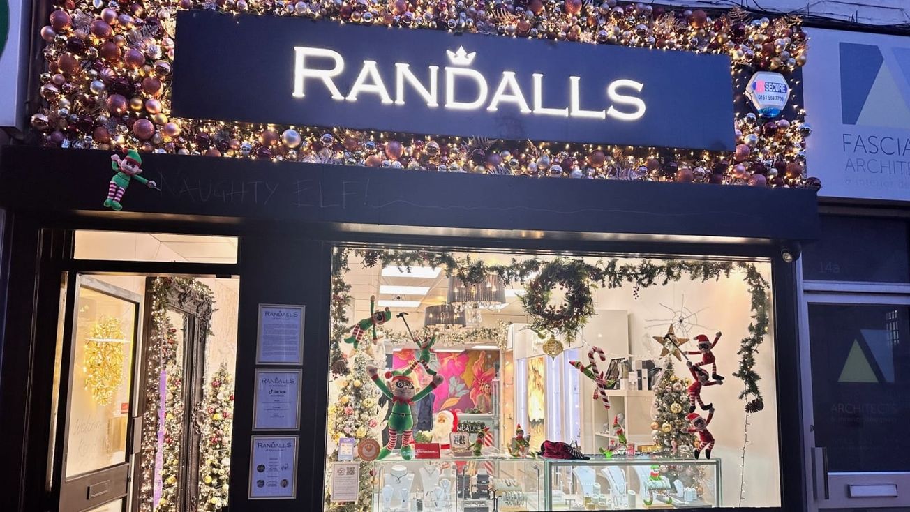 Jewellers Randalls judged to be Altrincham's best Winter Window