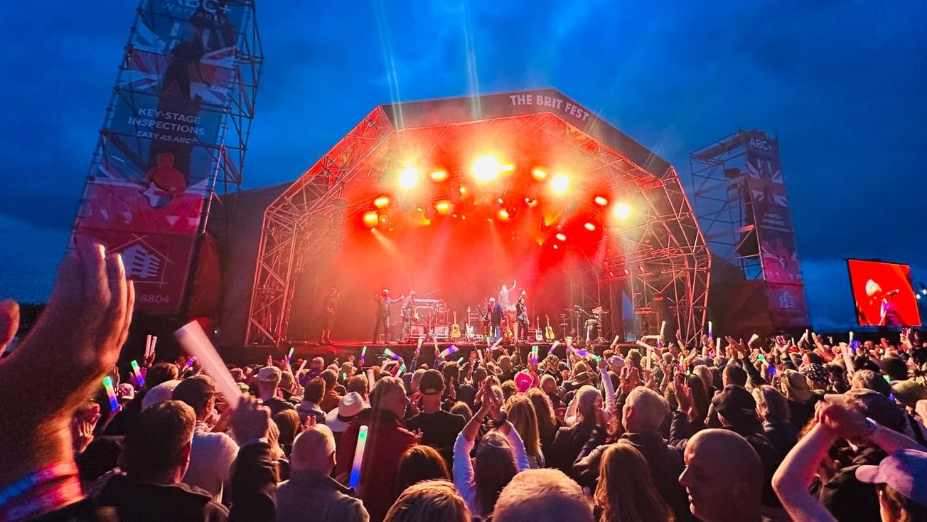 The Brit Fest 2025: 30,000 flock to Altrincham for four-day festival featuring 10cc, UB40 and Razorlight