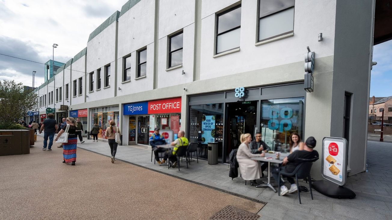 Pictures: Co-op opens first 'on the go' store in Altrincham