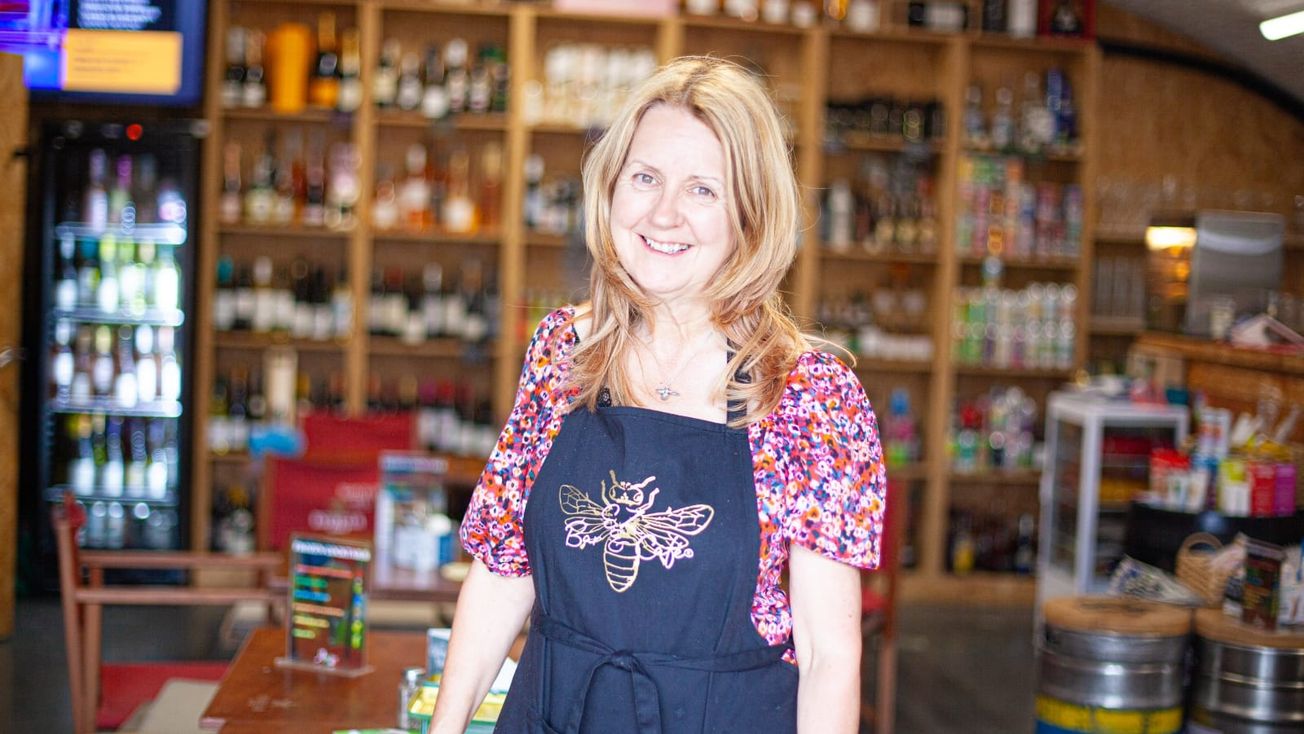 EZ does it: Canal-side business builds local following