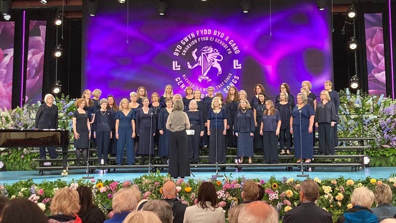 Altrincham choir reunites with festival rivals for peace concert