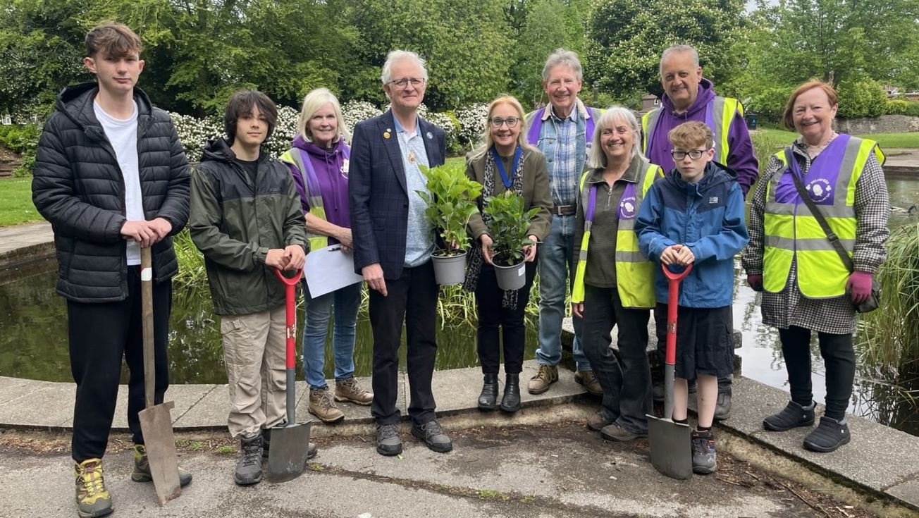 Mayor's parting gift sees hydrangea plants distributed to local parks