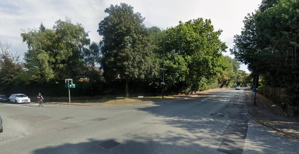 Hale residents petition Trafford Council over "dangerous" junction with no pedestrian crossing