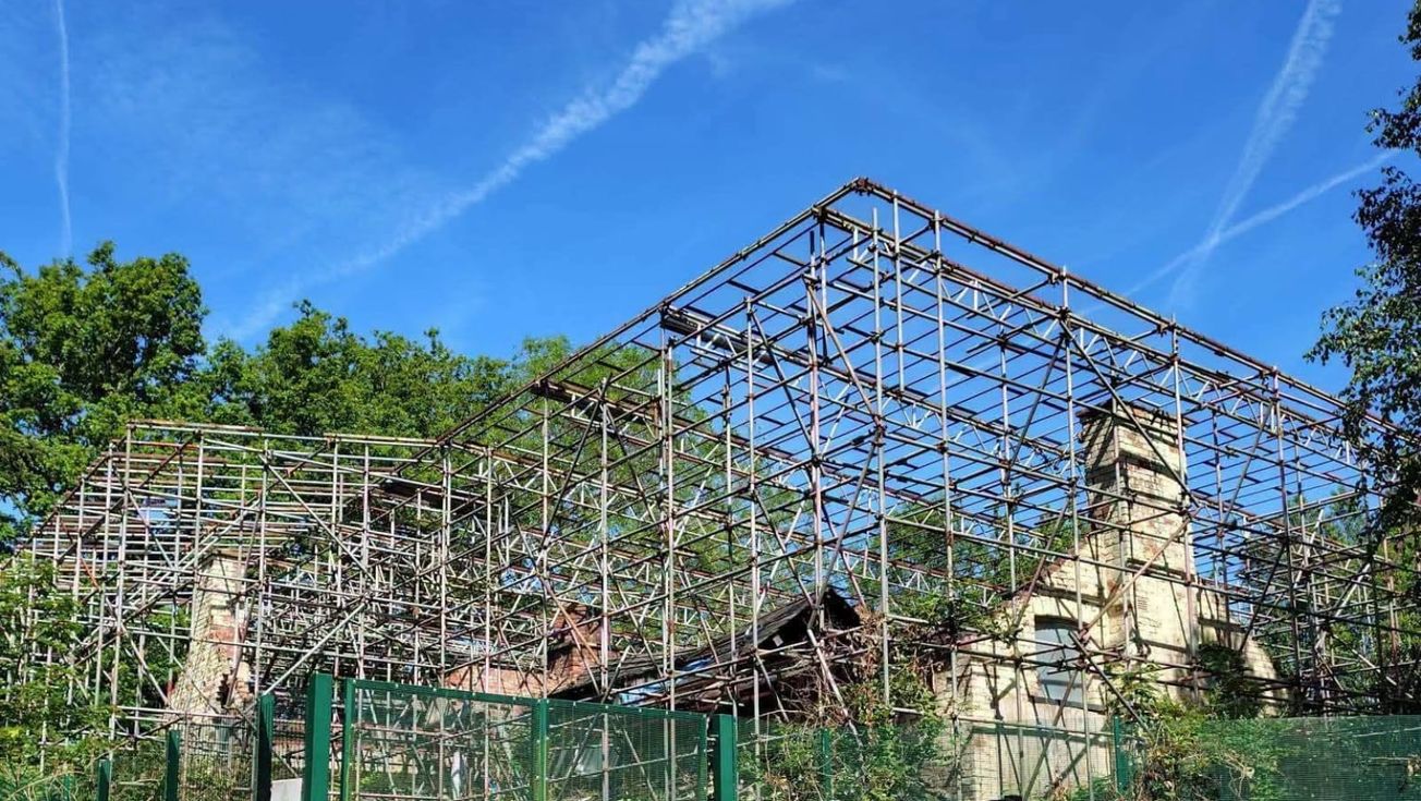 'Residents have every right to feel let down': Demolition date set for historic Watling Gate in Timperley