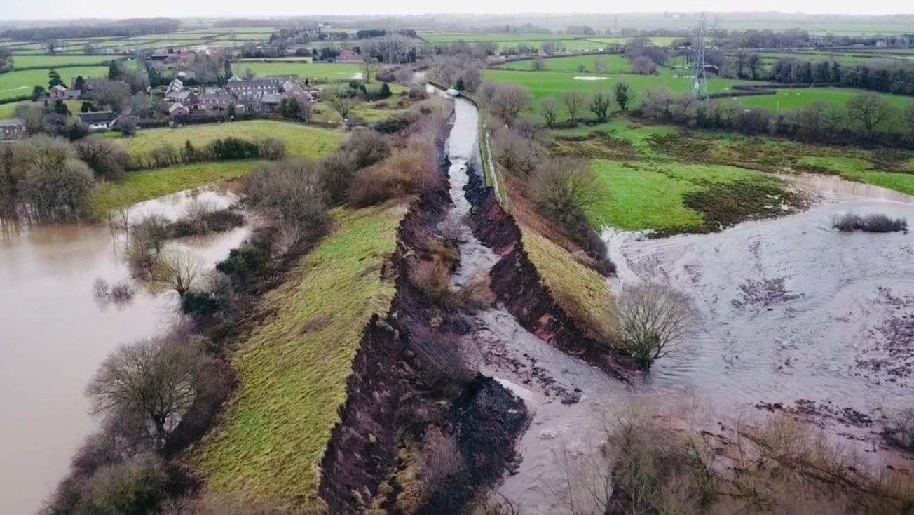 Bridgewater Canal repair delayed as contractor search begins