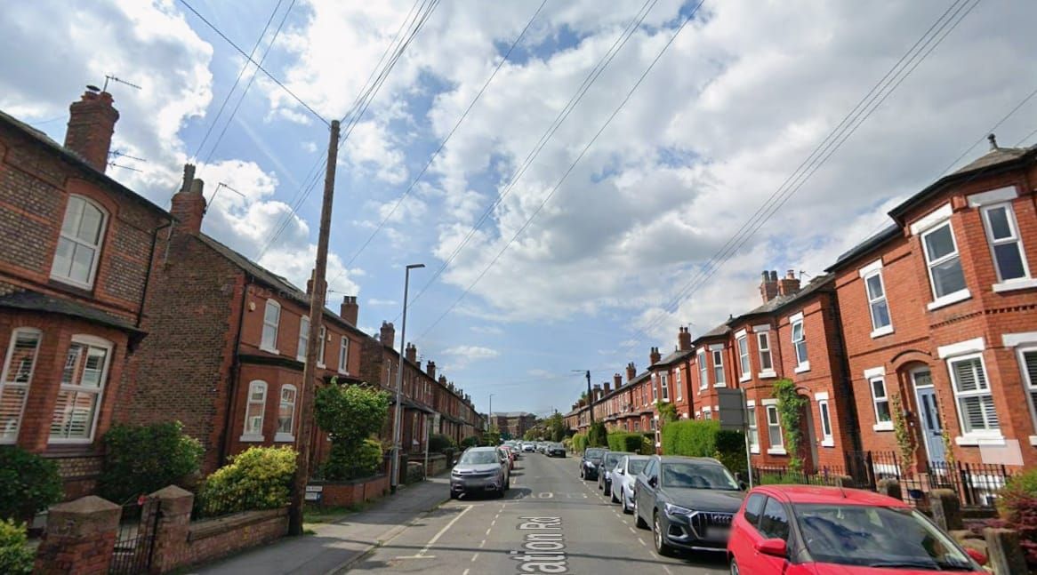 Police find two men "hiding in bushes" after theft from Altrincham car