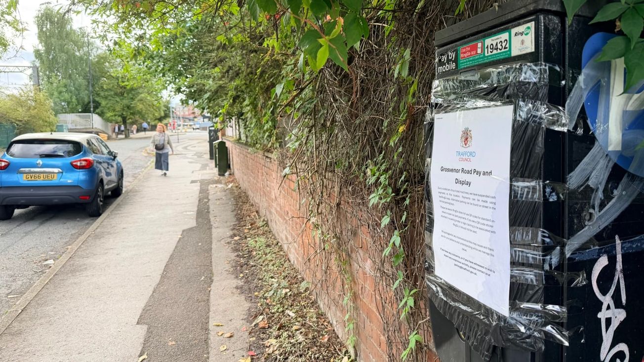 Cash payments disappear from parking machines as council blames "sustained vandalism"