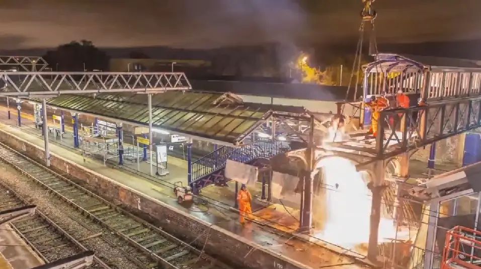 Watch as a 700-tonne crane removes Altrincham’s 134-year-old footbridge