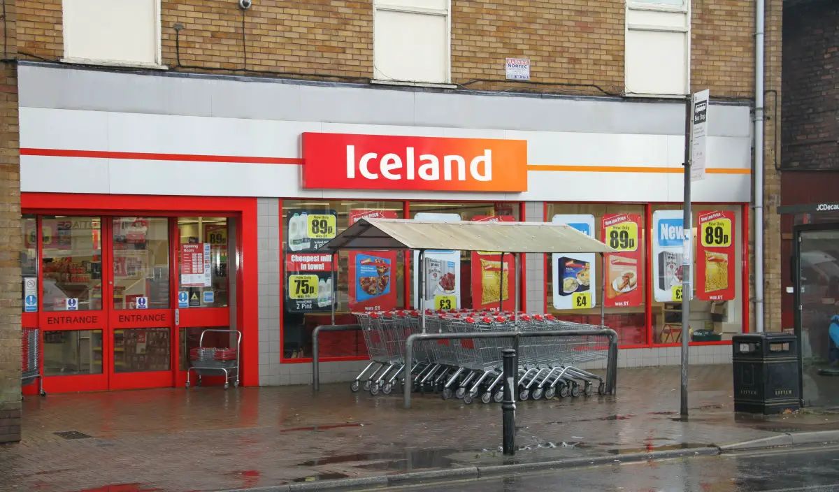 Police hunt three men after armed raid on Iceland in Timperley