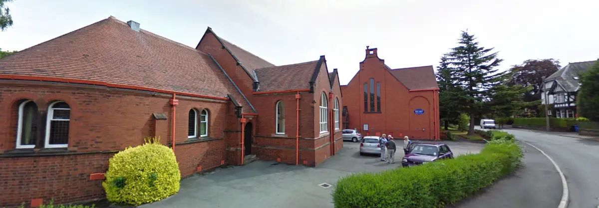 Mugger sought after bag snatched outside Hale Slimming World meeting