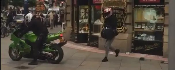 Watch Hale photographer’s extraordinary video of brazen city centre armed robbery