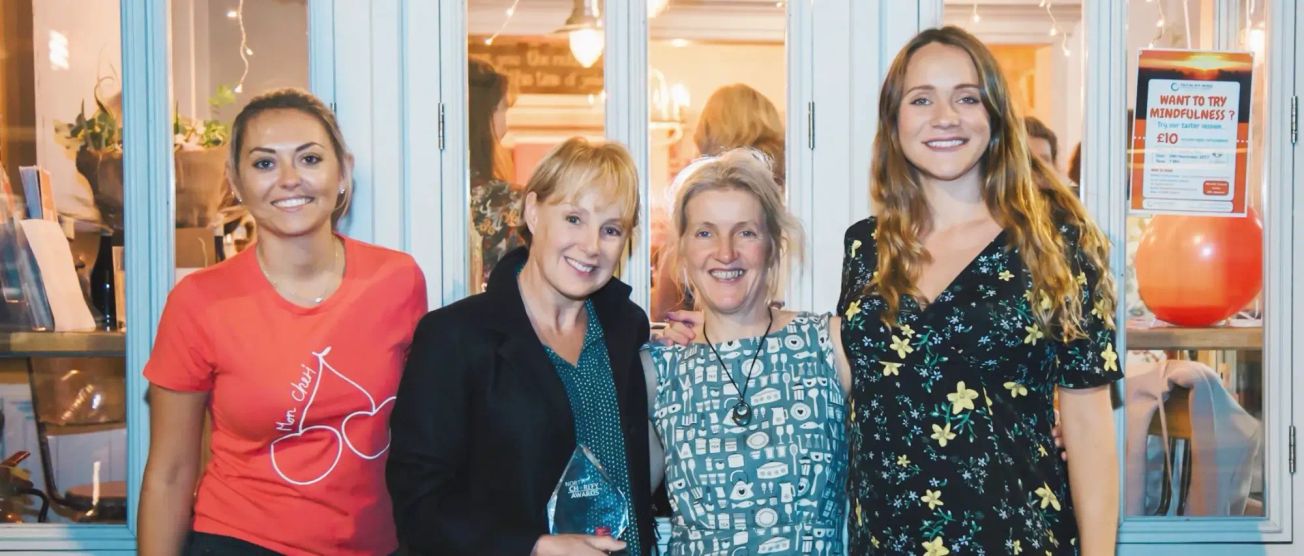 Coronation Street star helps Hale café’s charity night for Prevent Breast Cancer