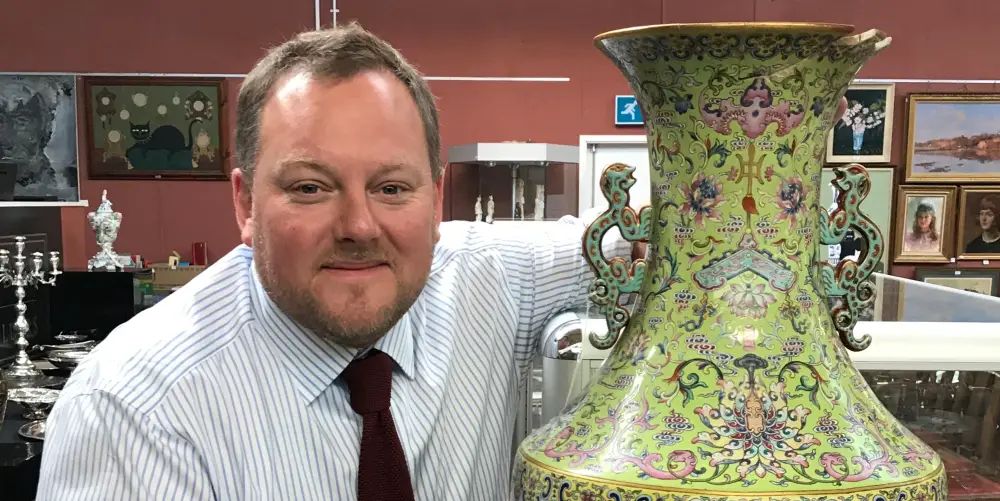 Altrincham resident discovers “worthless” vase while moving house – and it sells at auction for £110,000