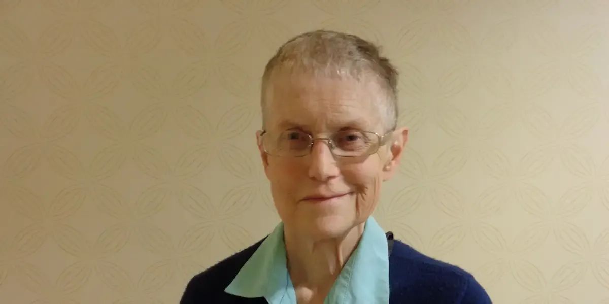 Trained nurse with dementia delivers “inspirational” speech to fellow residents at Hale Barns care home