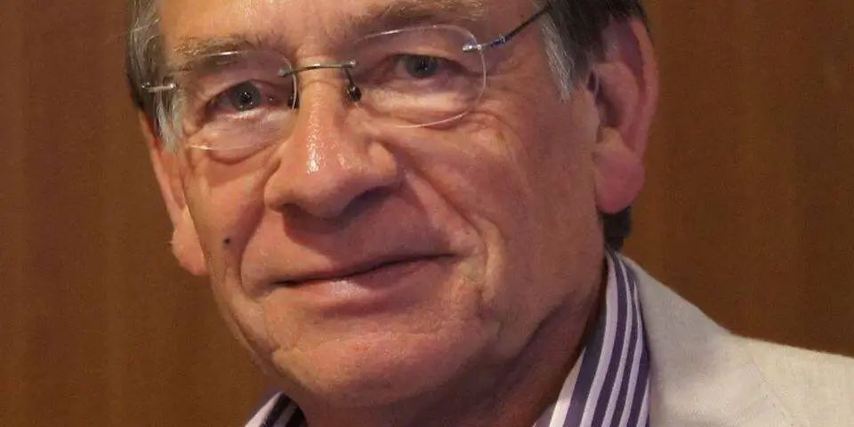 Tributes paid to “lovely” actor who died during a play at Altrincham theatre