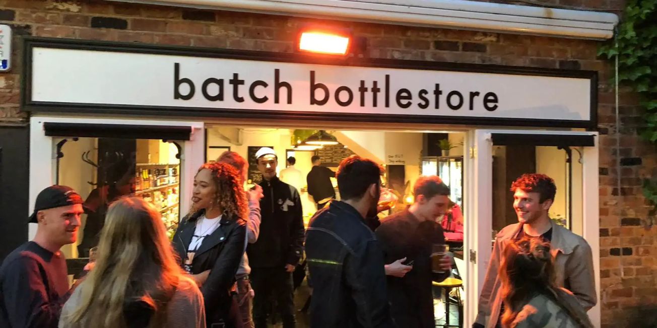 New independent bottle shop and bar opens in Altrincham town centre