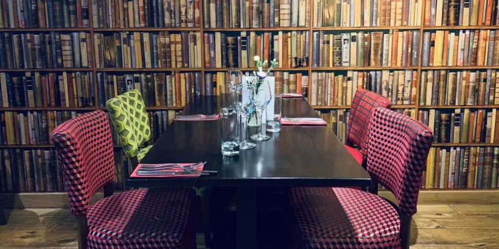 Food on the Tracks: Chez Nous, Sale