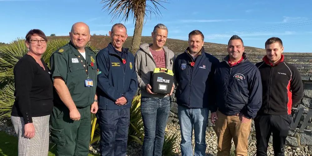 Hale dad reunited with lifesavers who brought him back from the dead at Abersoch holiday park