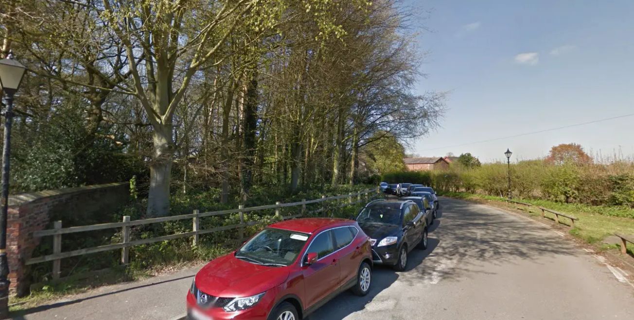 Trafford Council issues warning to Dunham Massey visitors as cars block neighbouring roads