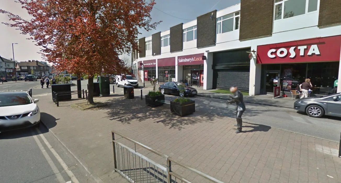 Man dies after collapsing on bus in Timperley village