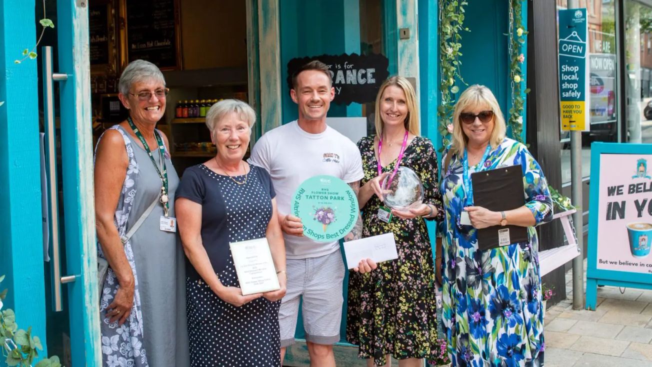 Gran T’s Coffee House named Altrincham’s Best Dressed Window by RHS judges – now it’s your turn