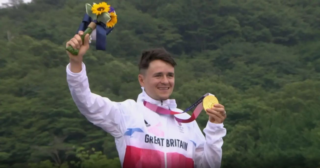 “Everyone was in tears”: Tom Pidcock’s Hale-based grandmother on the moment her grandson rode to Olympic gold