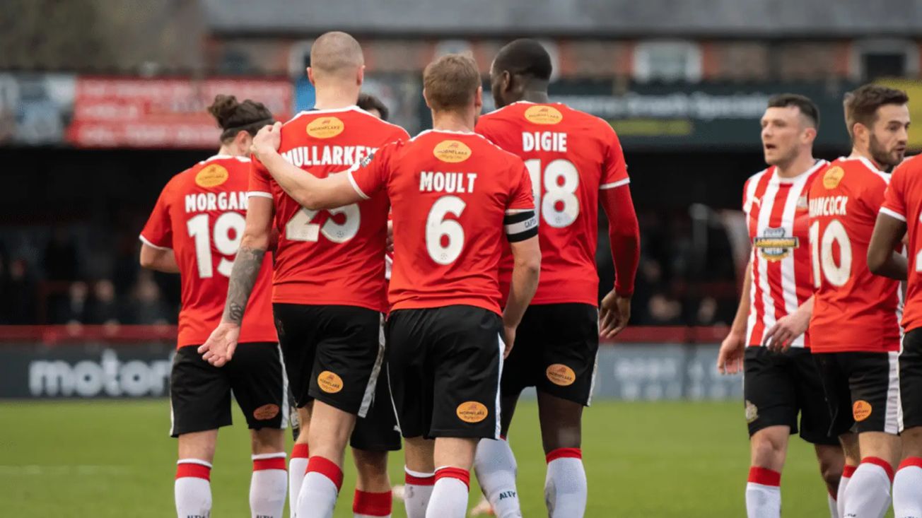 “This is the most difficult time I have experienced in football”: Parkinson looks to get the Robins out of a rut as Altrincham travel to Solihull Moors