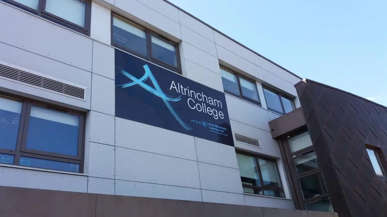 Altrincham school closed by classroom fire