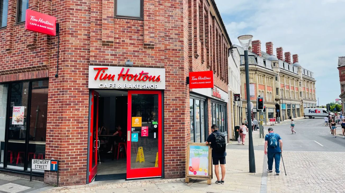 Canadian coffee chain Tim Hortons is to close its Altrincham restaurant