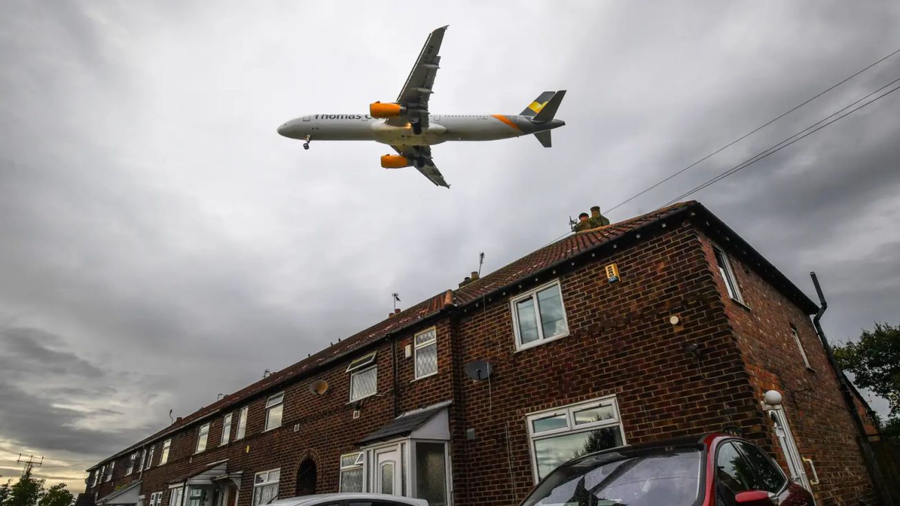 Are more planes from Manchester Airport flying over Altrincham and Timperley?