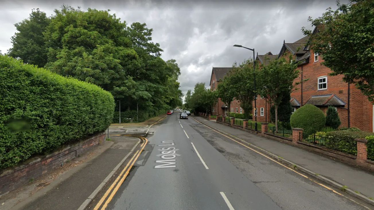 Police appeal after “taxi driver” approaches two schoolboys in Hale