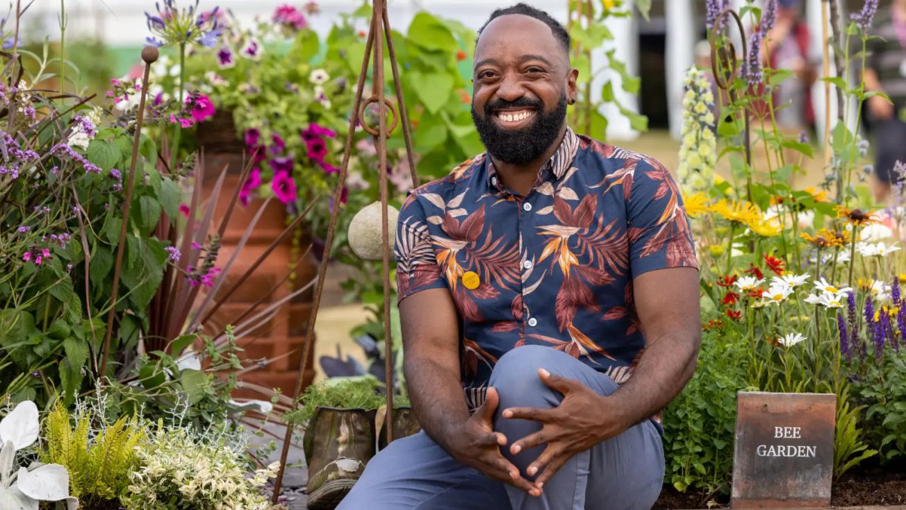 TV gardener launches competition to help residents transform their ginnels into gardens