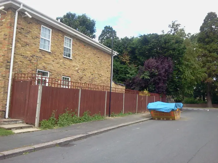 Another example of an eruv pole in situ