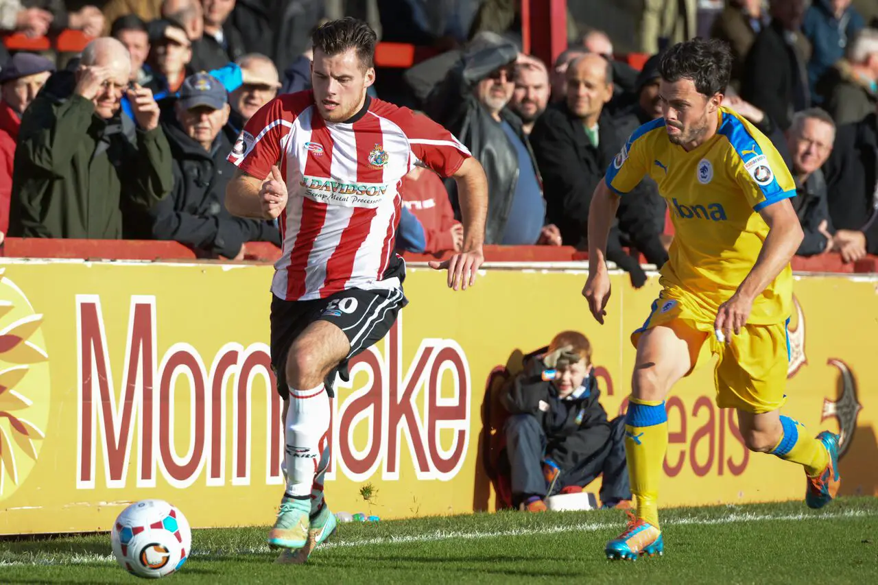 Jordan Sinnott goes on a run down the wing