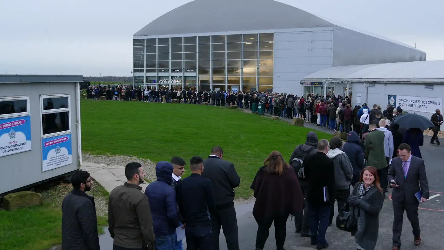 The huge queue at Runway Visitor Park today