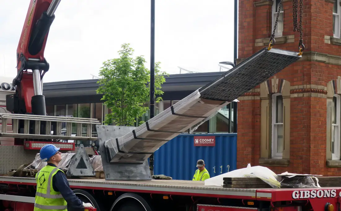 The new gateway totem being installed today