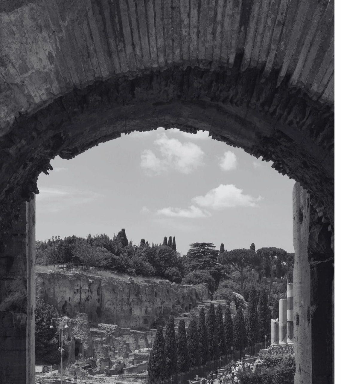 Le pietre di Roma e il muro che ascolta