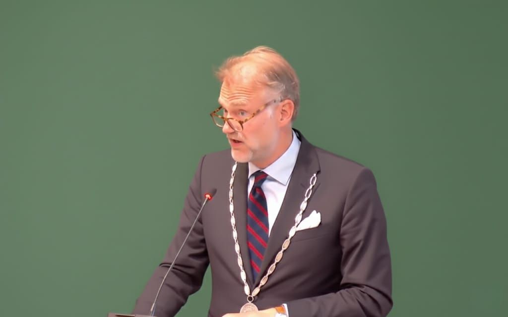 Raad kiest voor participatie bij opvang asielzoekers – kloof met inwoners blijft groot