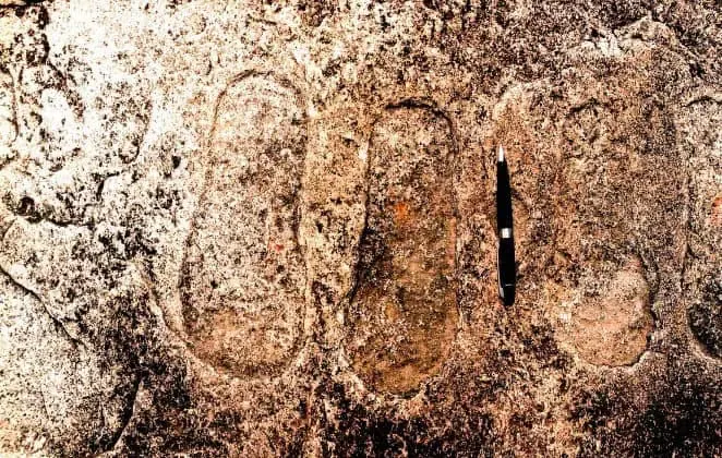 Ancient Indian Rock Footprints Revive Debate Over “Sky Gods” And Lost Symbolism